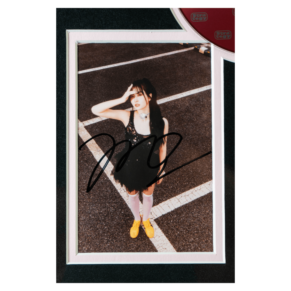 Twice Momo Autograph Memorabilia Gold & Silver Pawn Shop