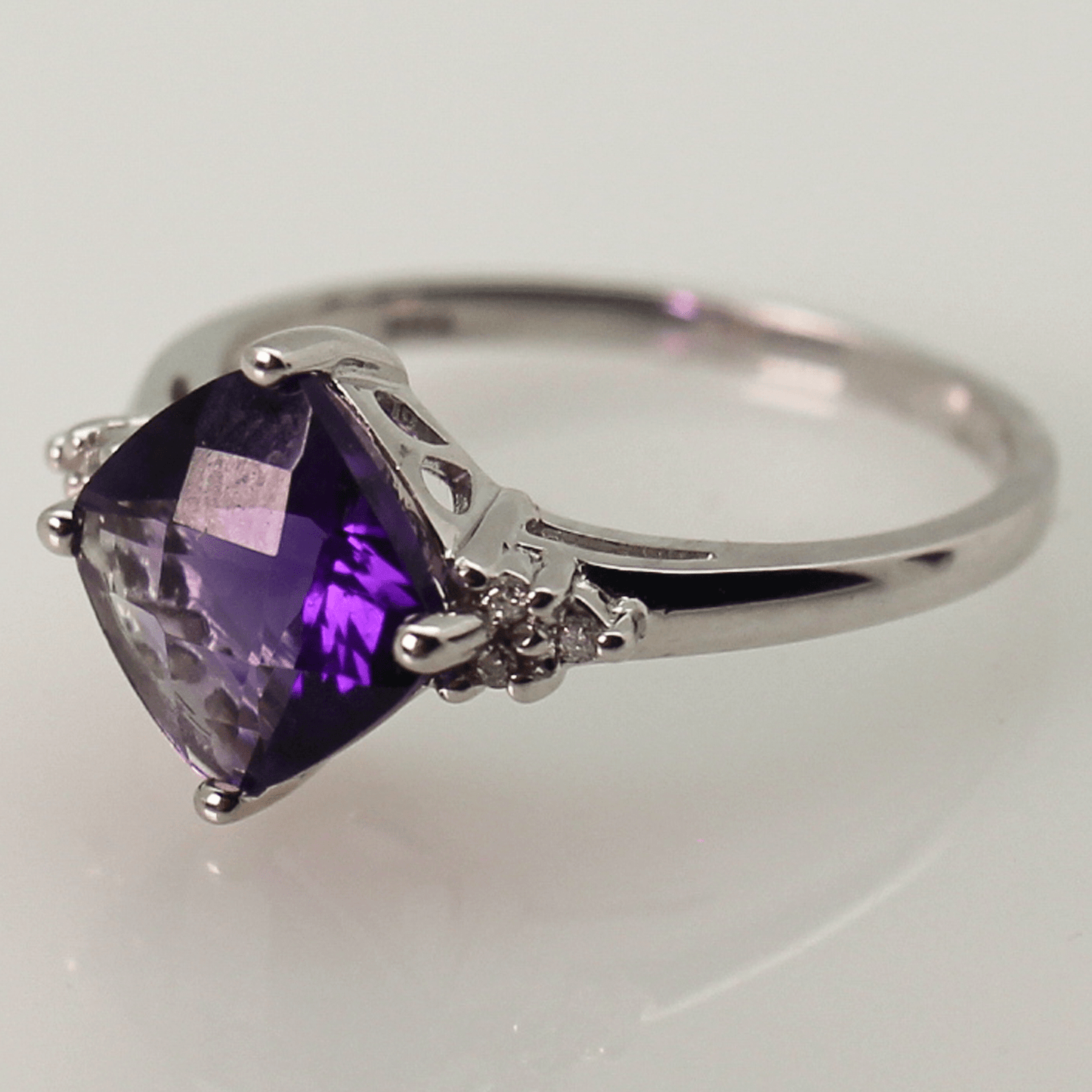 14KWG Cushion-Cut Amethyst Gemstone Ring Gold & Silver Pawn Shop