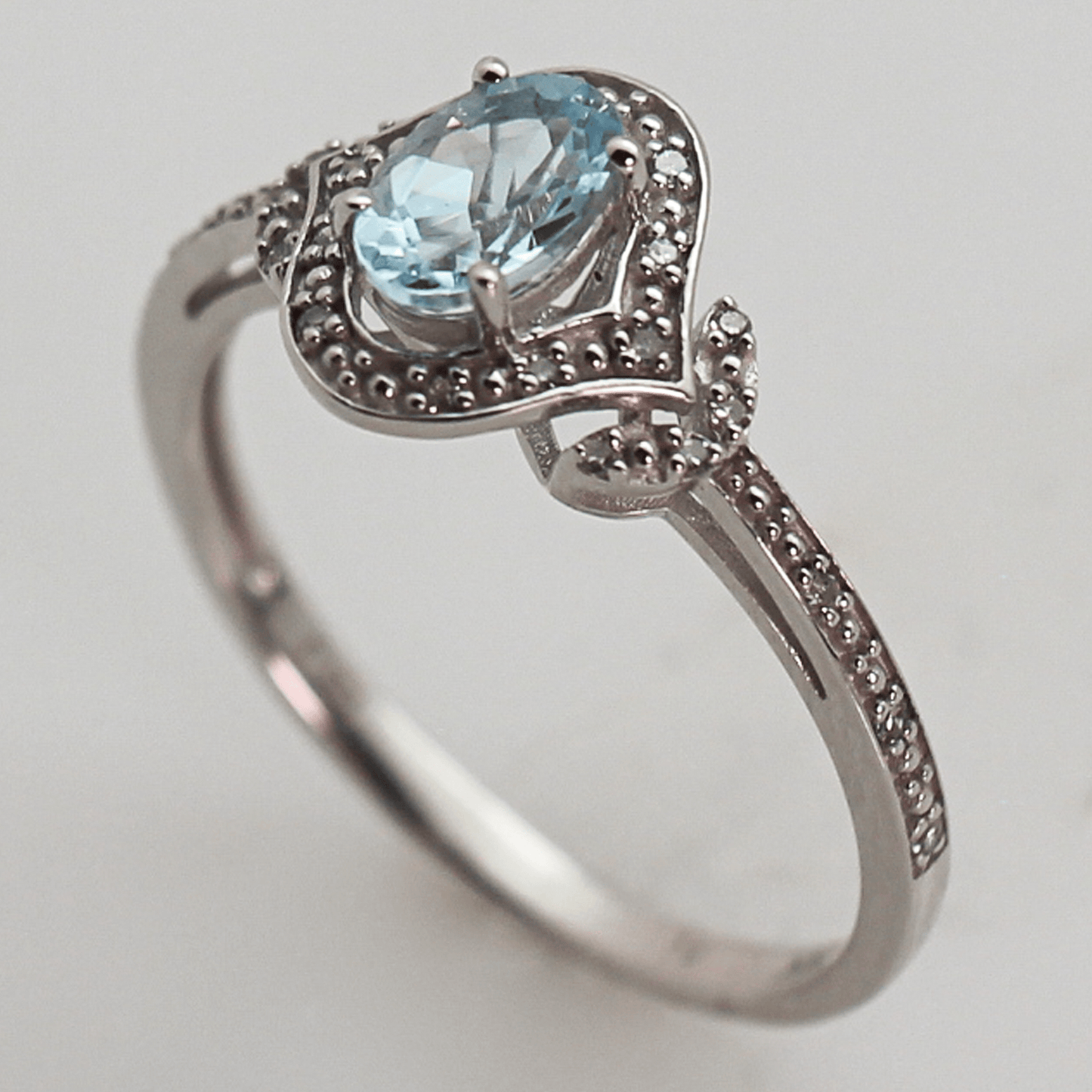14KWG Oval Cut Aquamarine Ring Gold & Silver Pawn Shop