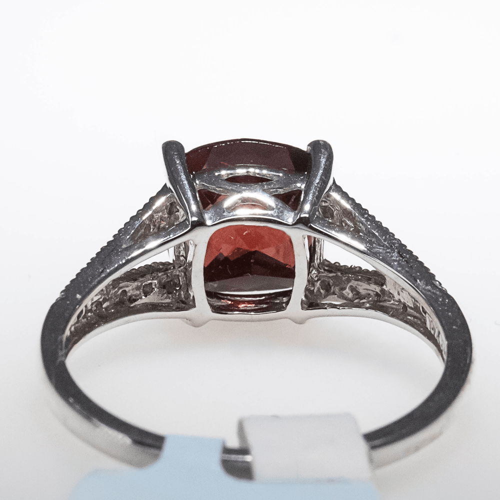 Garnet & Diamond Ring 2.2CT Garnet
Gold & Silver Pawn Shop