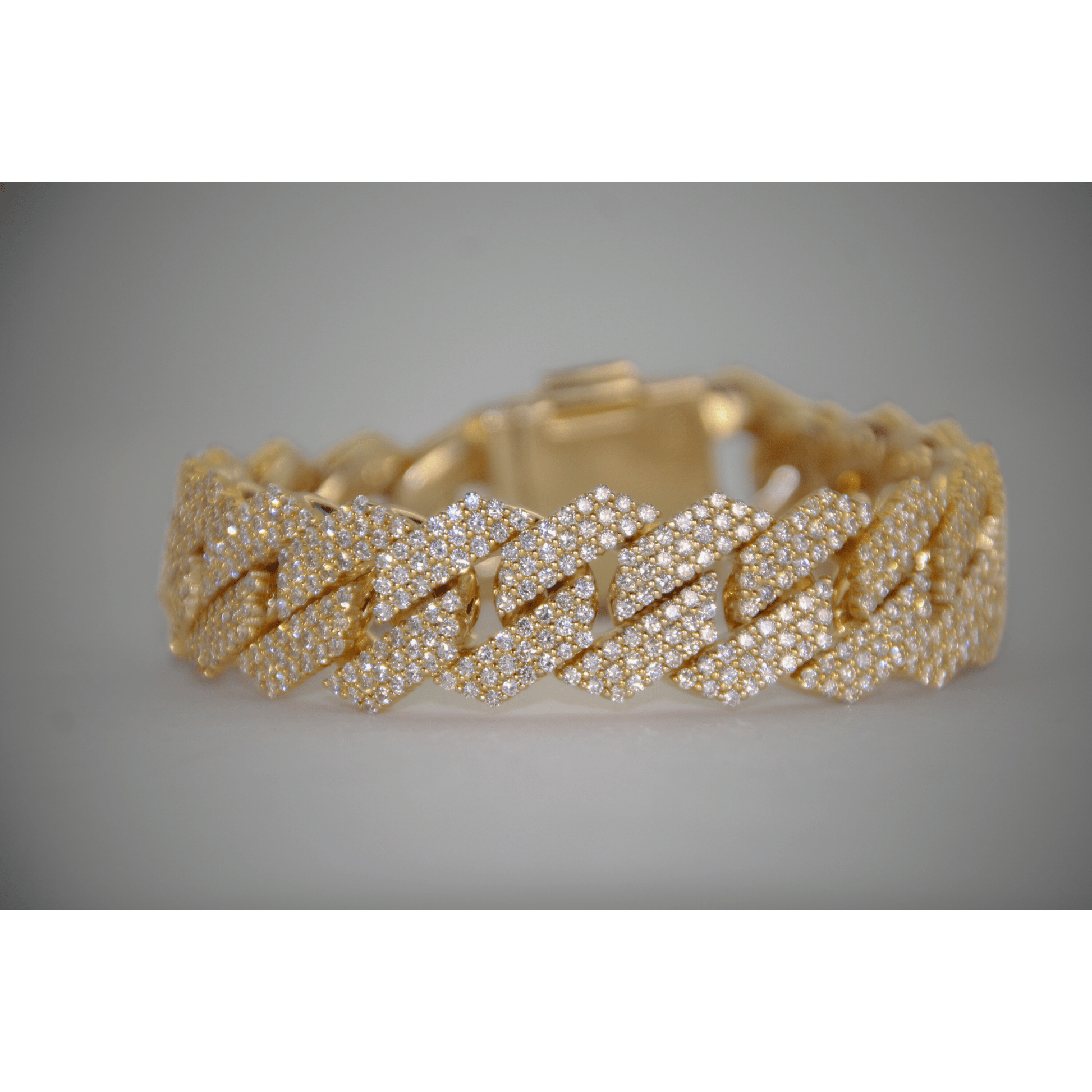 10K Yellow Gold Diamond Bracelet Front View Zoomed