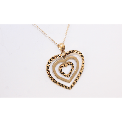 10K Yellow Gold 2G 3 Hearts Pendant Necklace Close Up Hearts