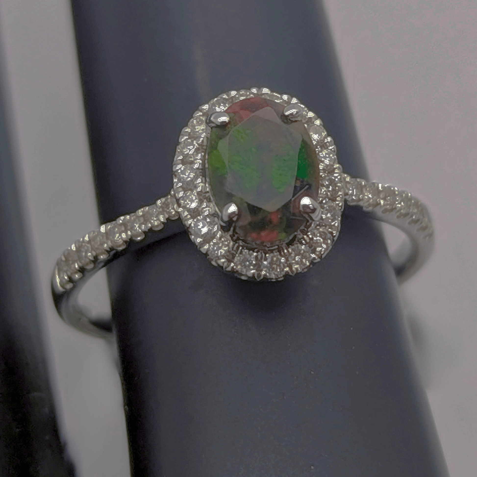 14K White Gold 1.8G Opal Diamond Ring Zoomed