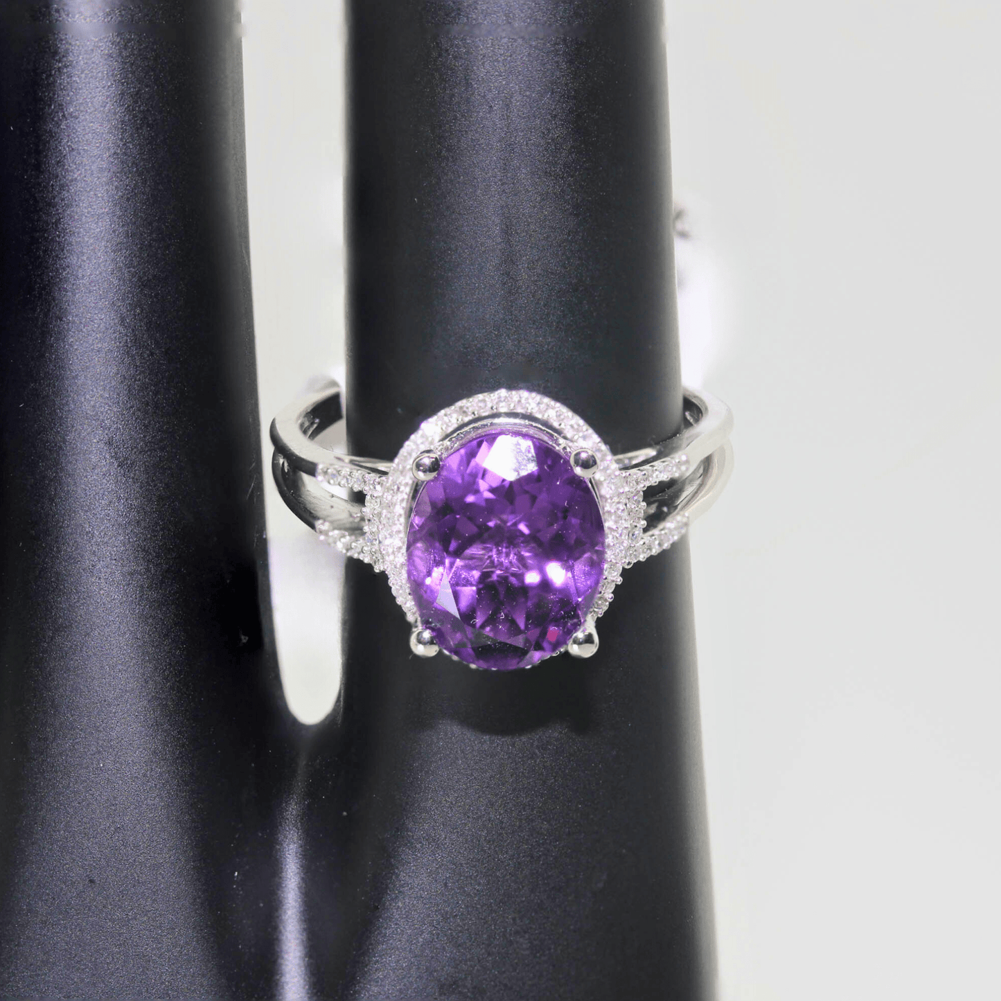 14K White Gold 3.2G Amethyst Gemstone Ring Front Gemstone View