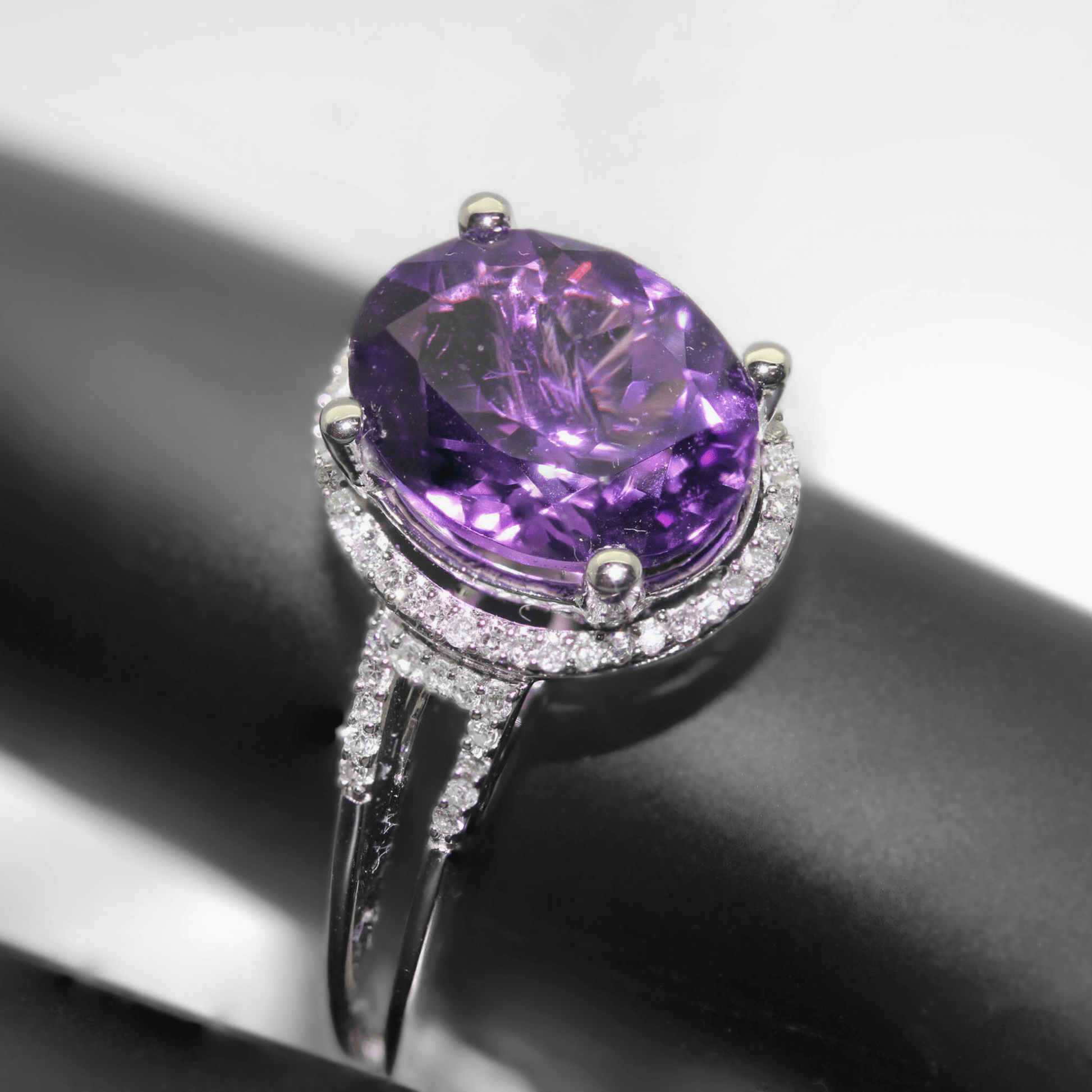 14K White Gold 3.2G Amethyst Gemstone Ring Zoomed View