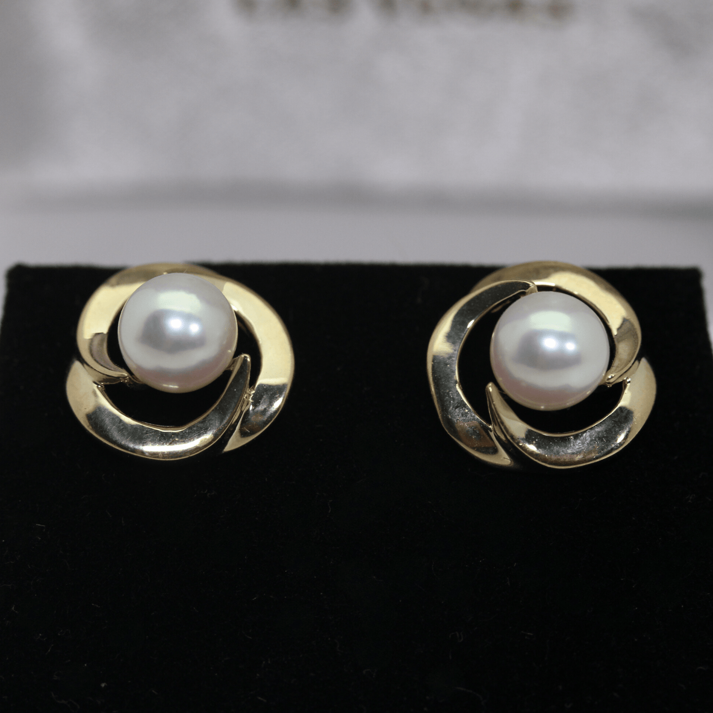 14K Yellow Gold Pearl Studded Earrings Zoomed 