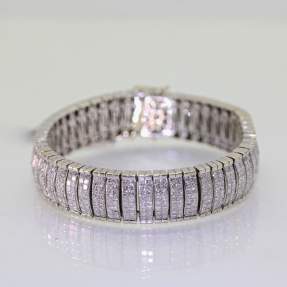 14K White Gold Diamond Bracelet Close Up