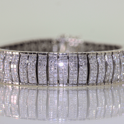 14K White Gold Diamond Bracelet Front Glamour View Zoomed