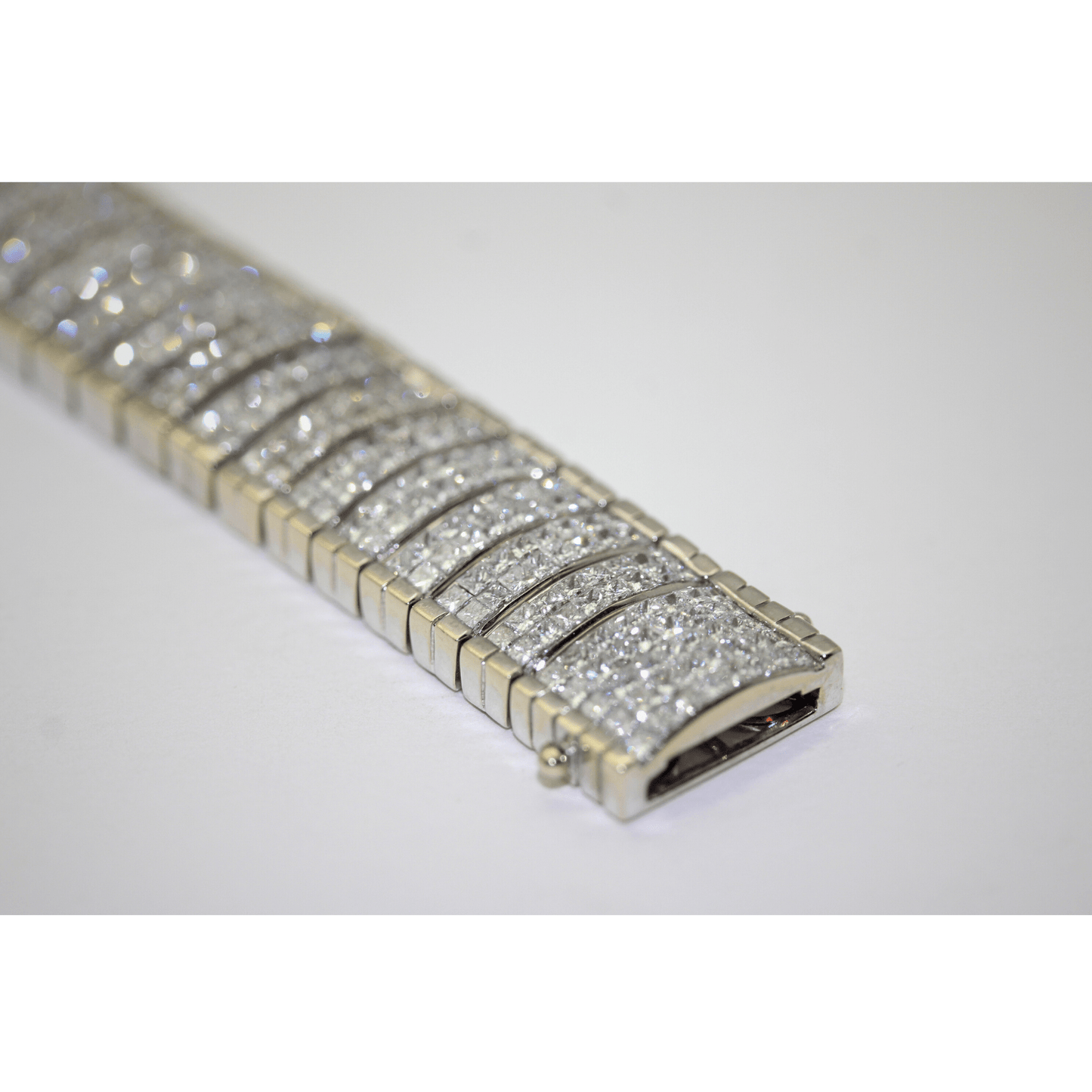 14K White Gold Diamond Bracelet Clasp End View