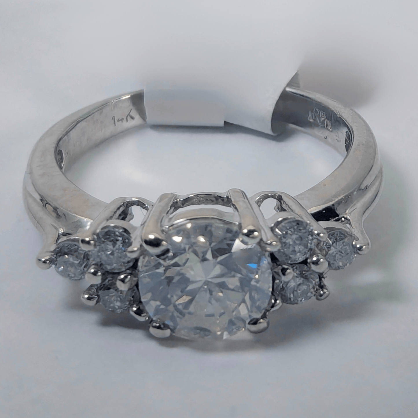 14K White Gold Diamond Ring Close Up Diamond View