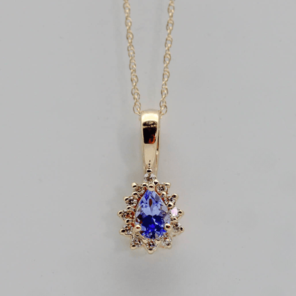 14K Yellow Gold 1.8G Purple Stone Necklace Close Up