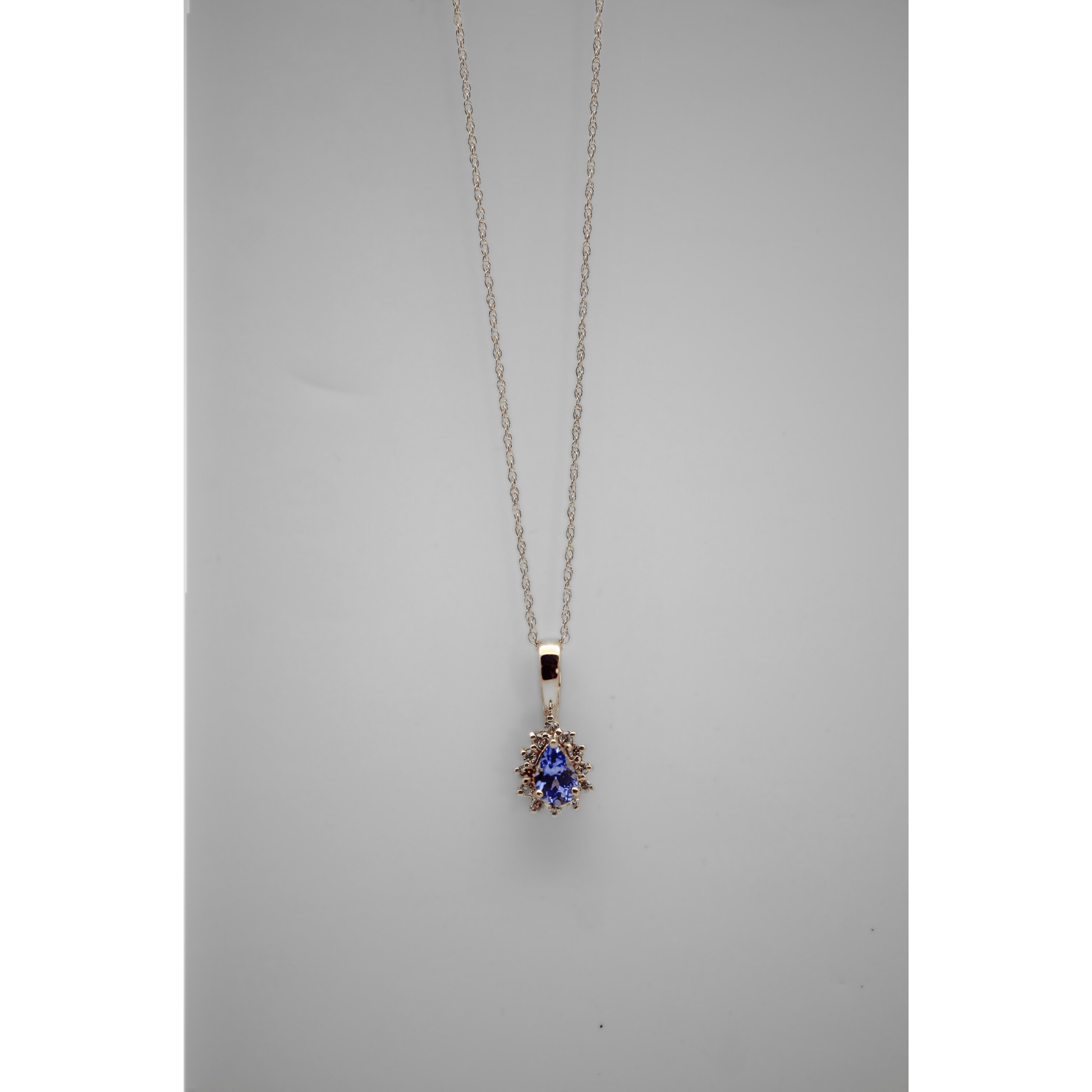 14K Yellow Gold 1.8G Purple Stone Necklace