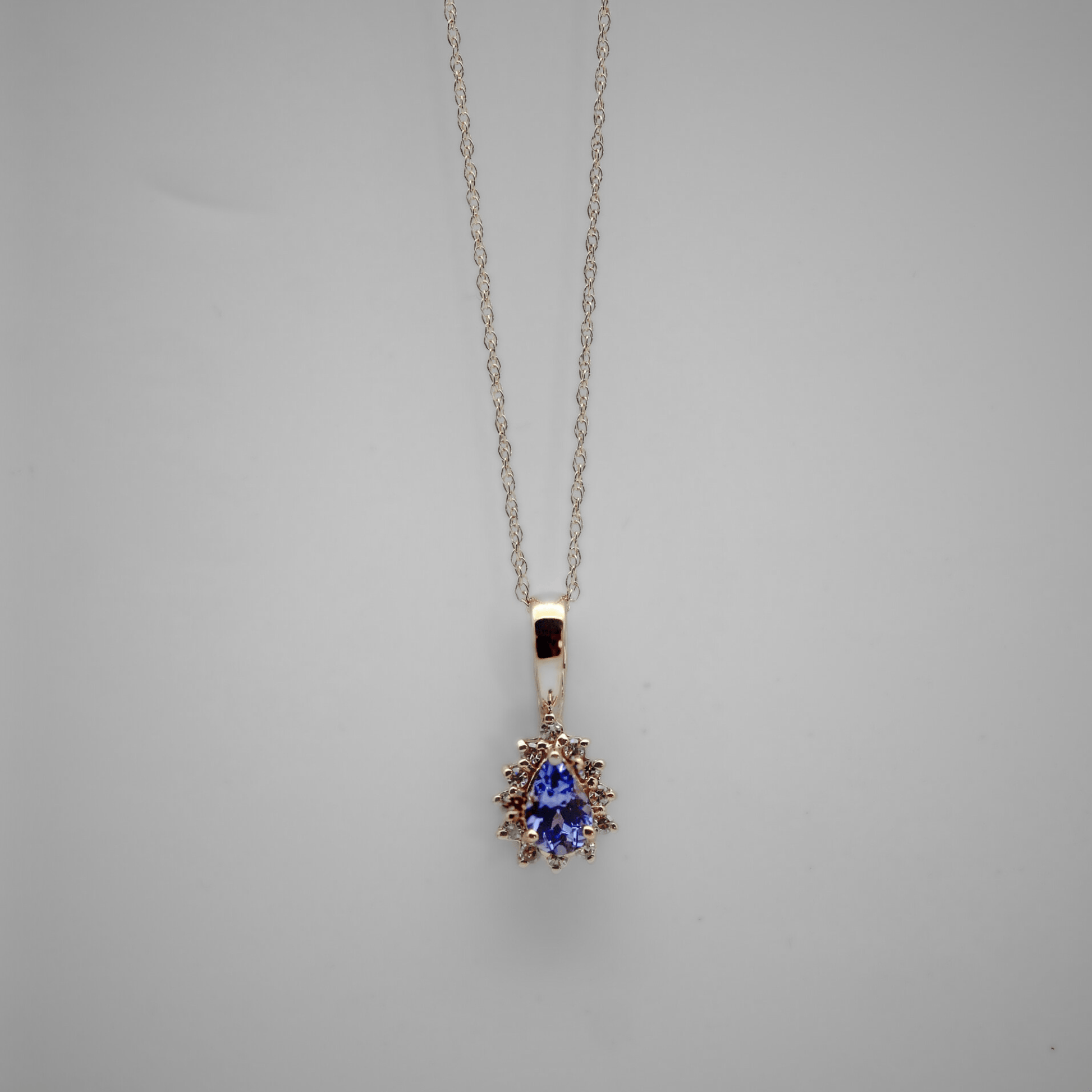 14K Yellow Gold 1.8G Purple Stone Necklace