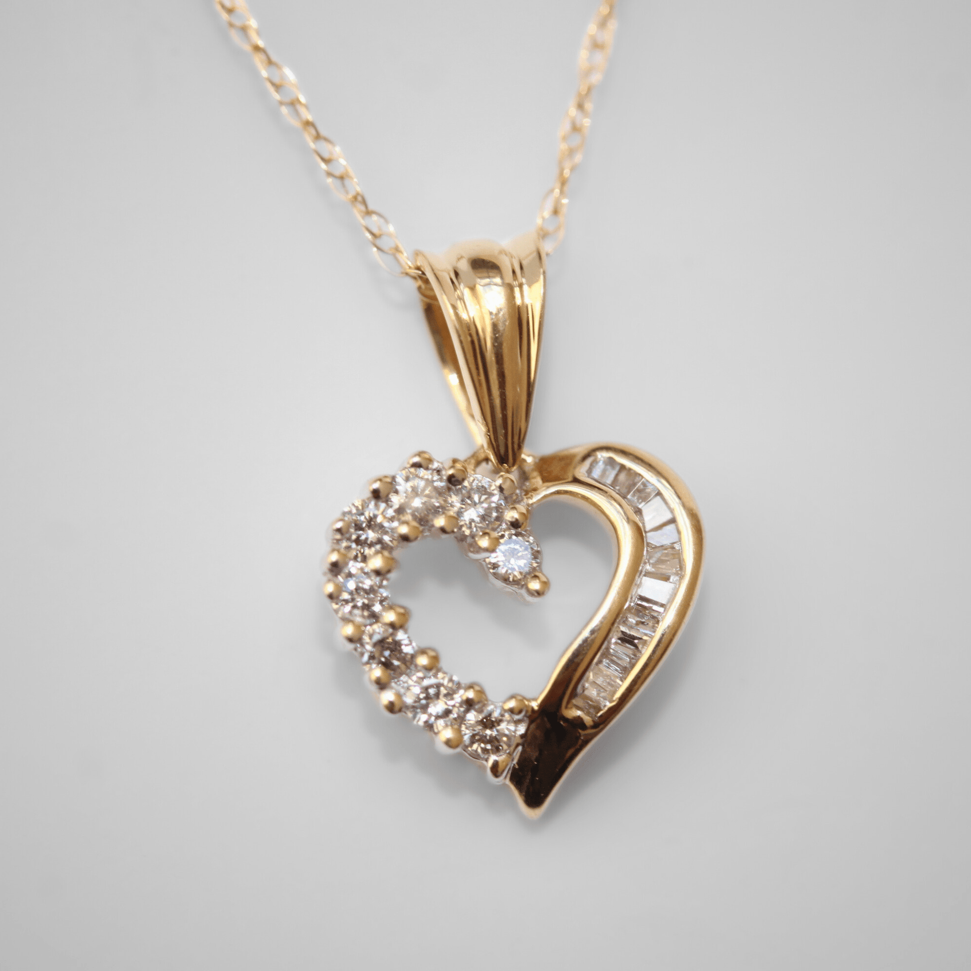 14K Yellow Gold 2.2G Diamond Heart Pendant Necklace Frontal Stones View