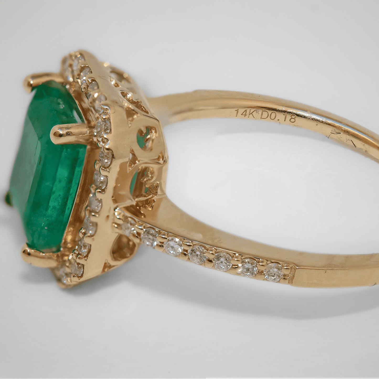 14K Yellow Gold 2.55G Emerald Diamond Ring