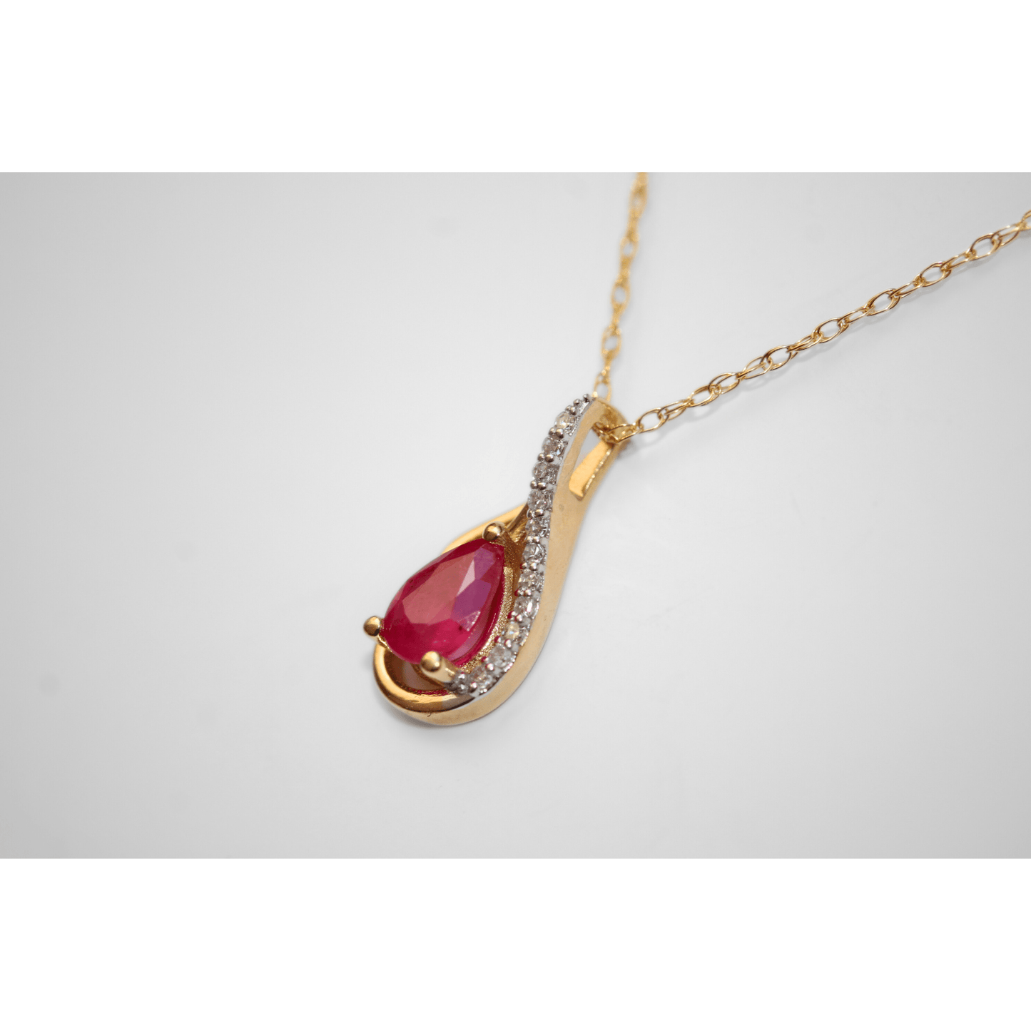 14K Yellow Gold 2.9G Diamond Ruby Pendant Necklace Close Up Alt View