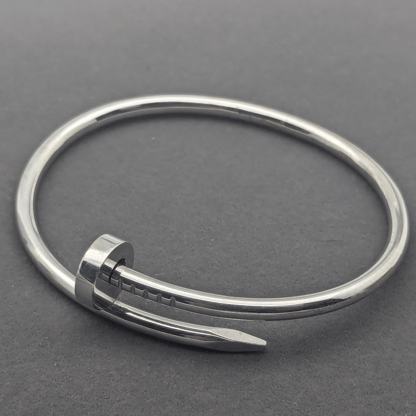 14K White Gold 28.5G Bracelet Close Up