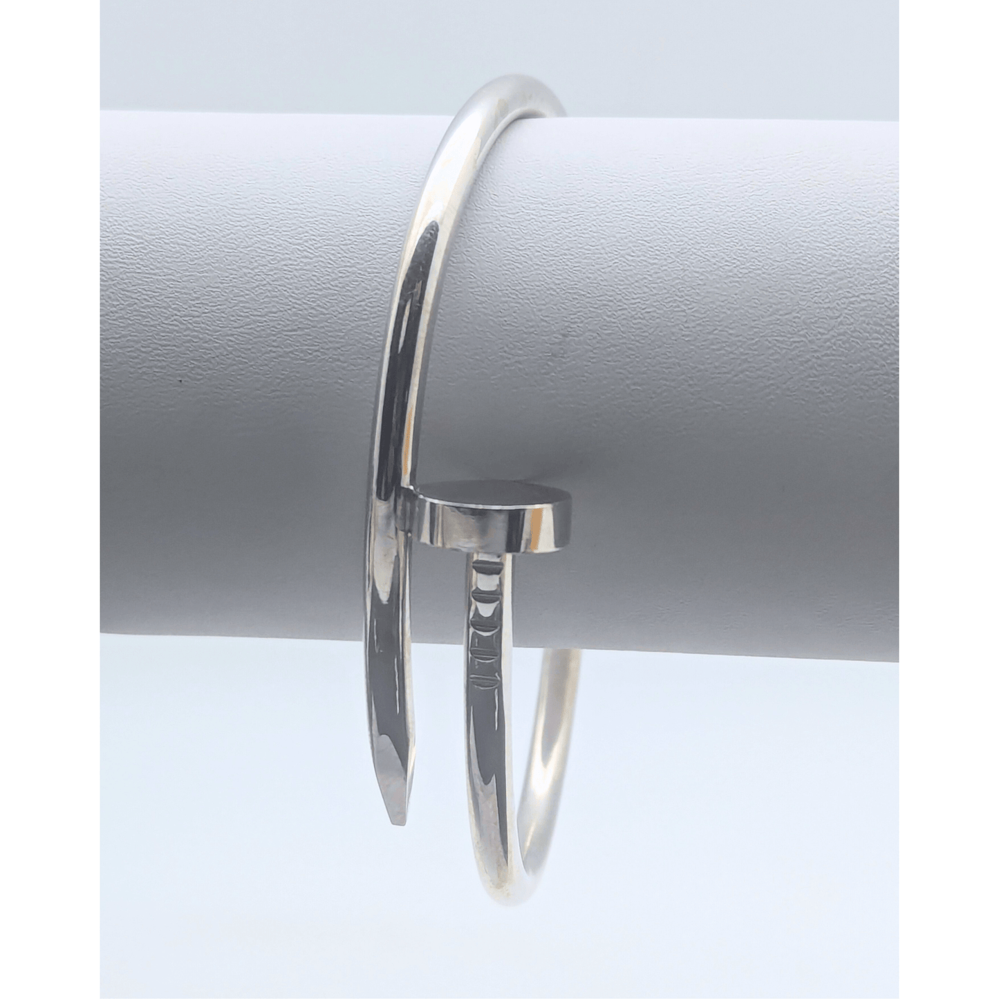 14K White Gold 28.5G Bracelet  Close up Clasp