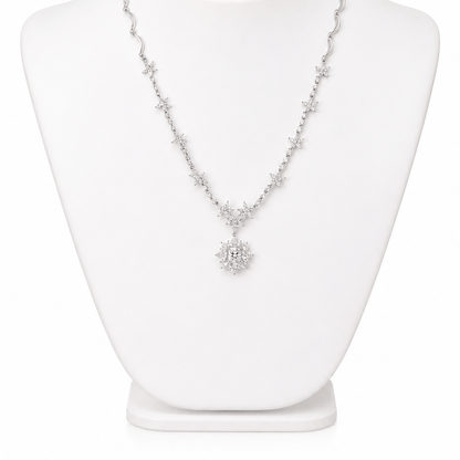 18K White Gold Diamond Snowflake Statement Necklace
Gold & Silver Pawn Shop