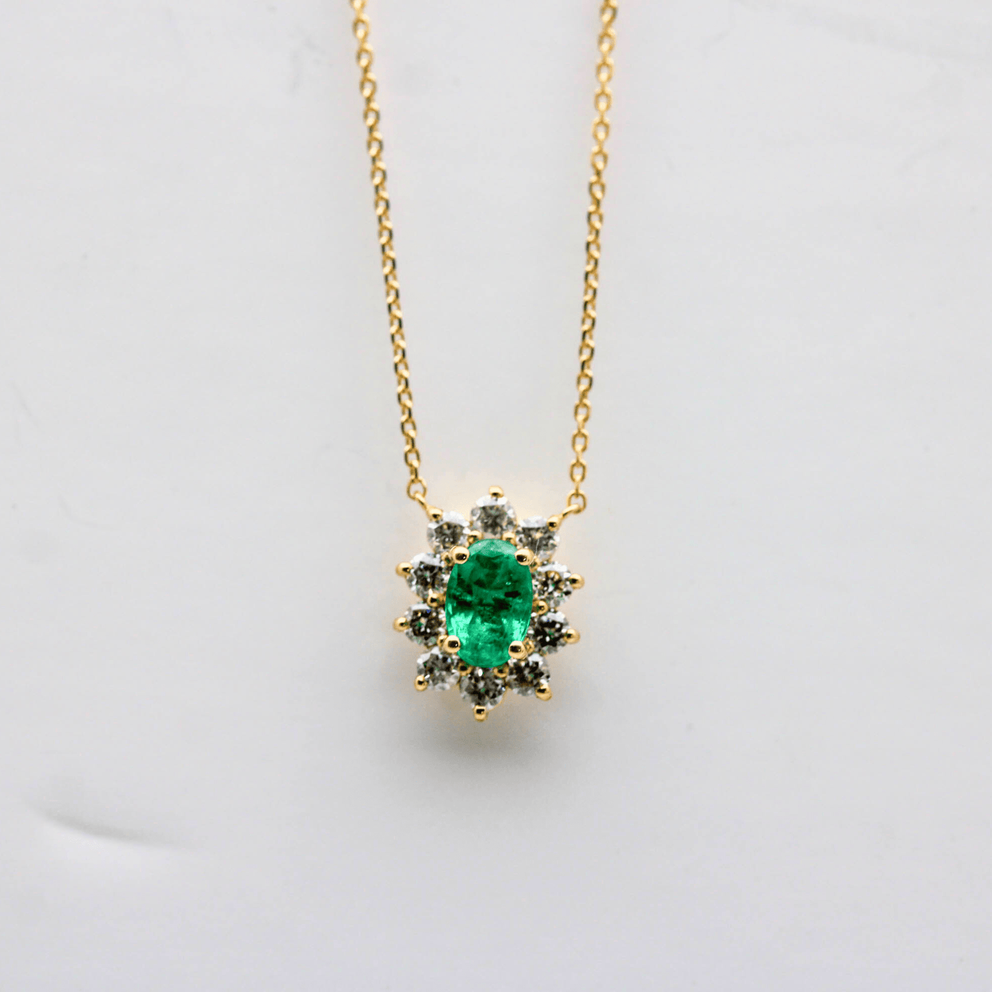 18K Yellow Gold 2.3G Emerald Necklace 