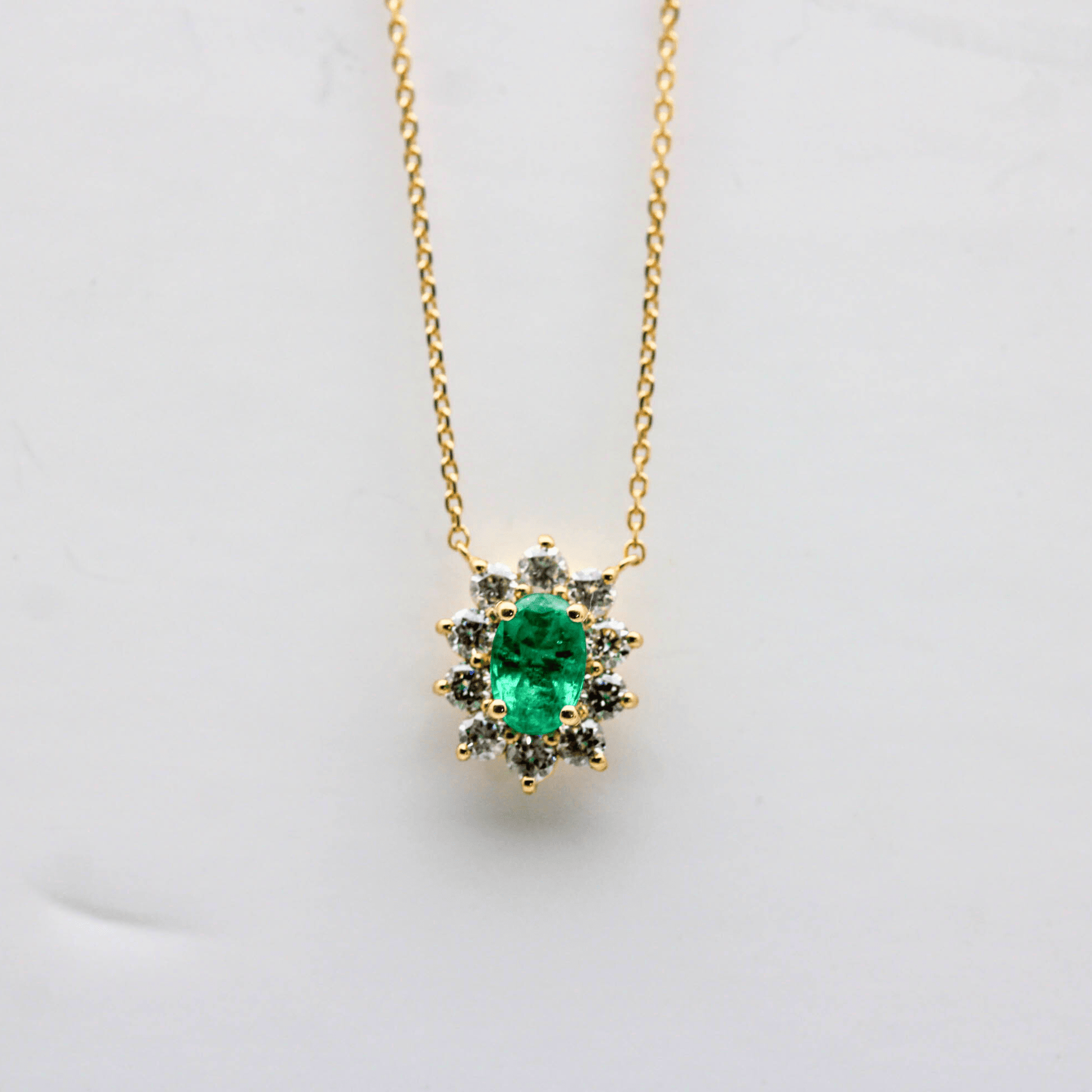 18K Yellow Gold 2.3G Emerald Necklace 