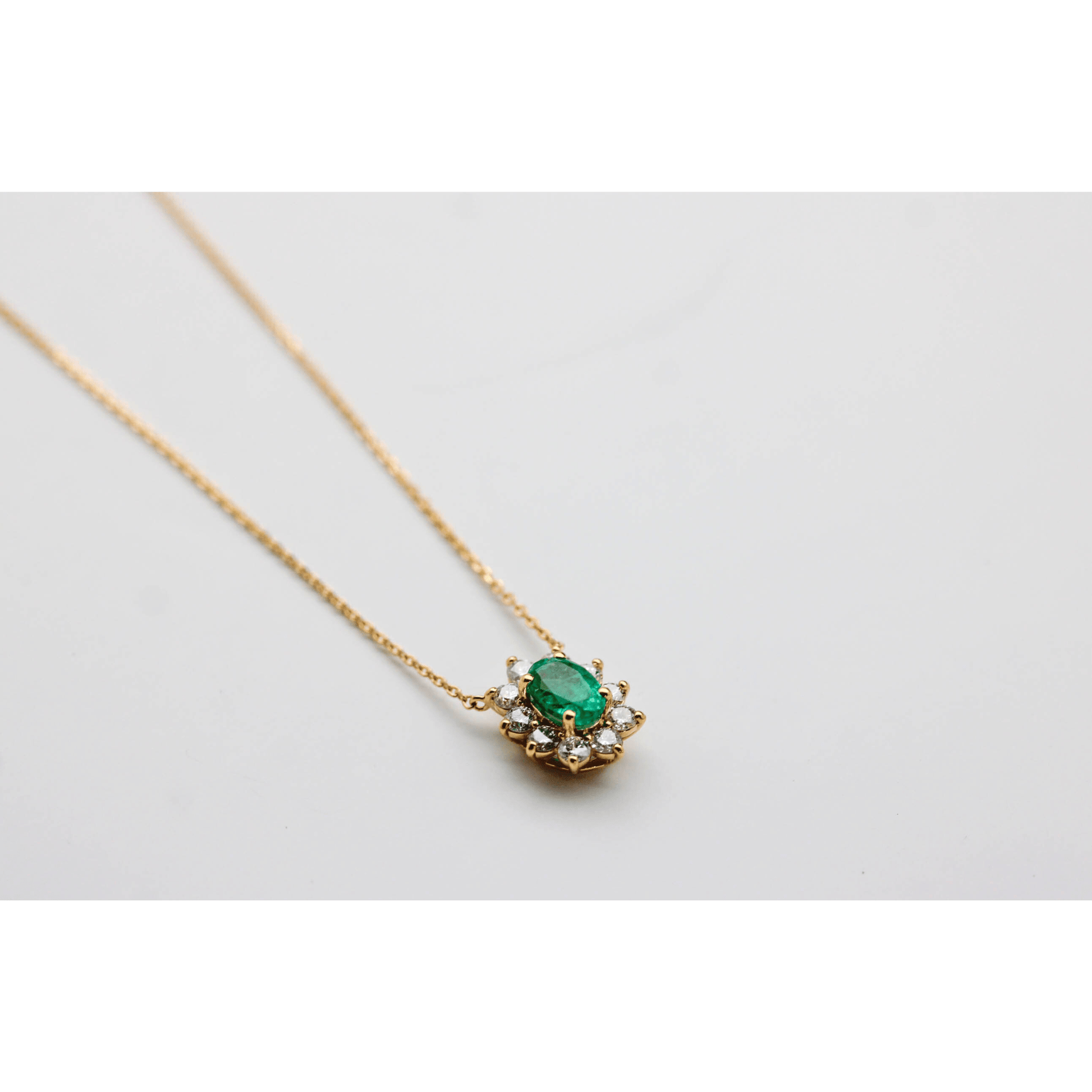 18K Yellow Gold 2.3G Emerald Necklace Side