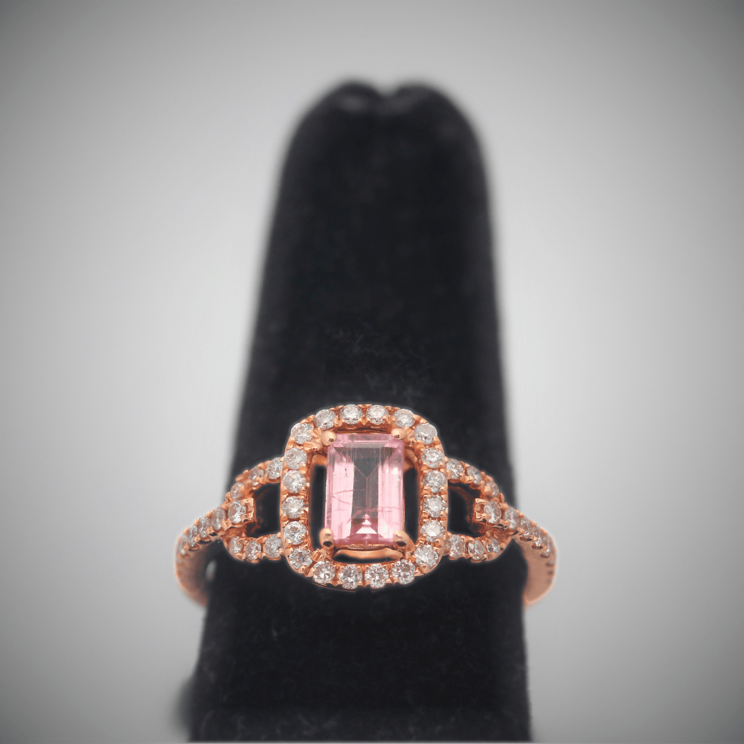 14K Rose Gold 2.47G Ladies Ring Front Zoomed