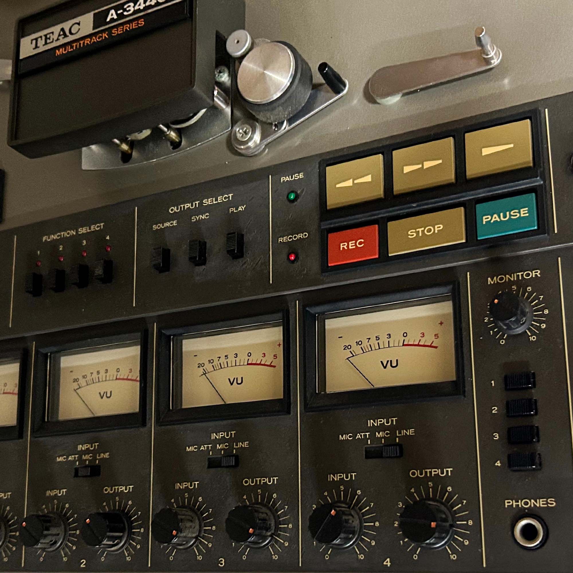 ラジオ・コンポ TEAC STREO CASSETTE DECK ラジオ・コンポ TEAC STREO CASSETTE DECK TEAC V-3000 3-Head