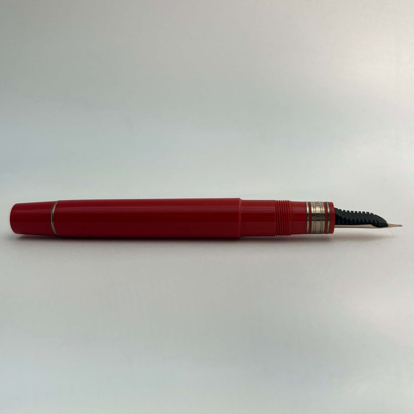 Red OMAS Fountain Pen (Ferrari) ZOOM