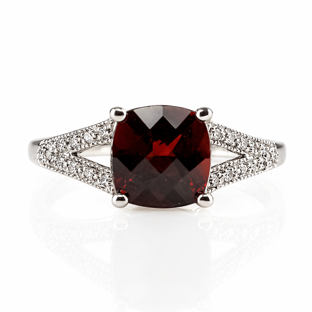 Garnet & Diamond Ring 2.2CT Garnet
Gold & Silver Pawn Shop