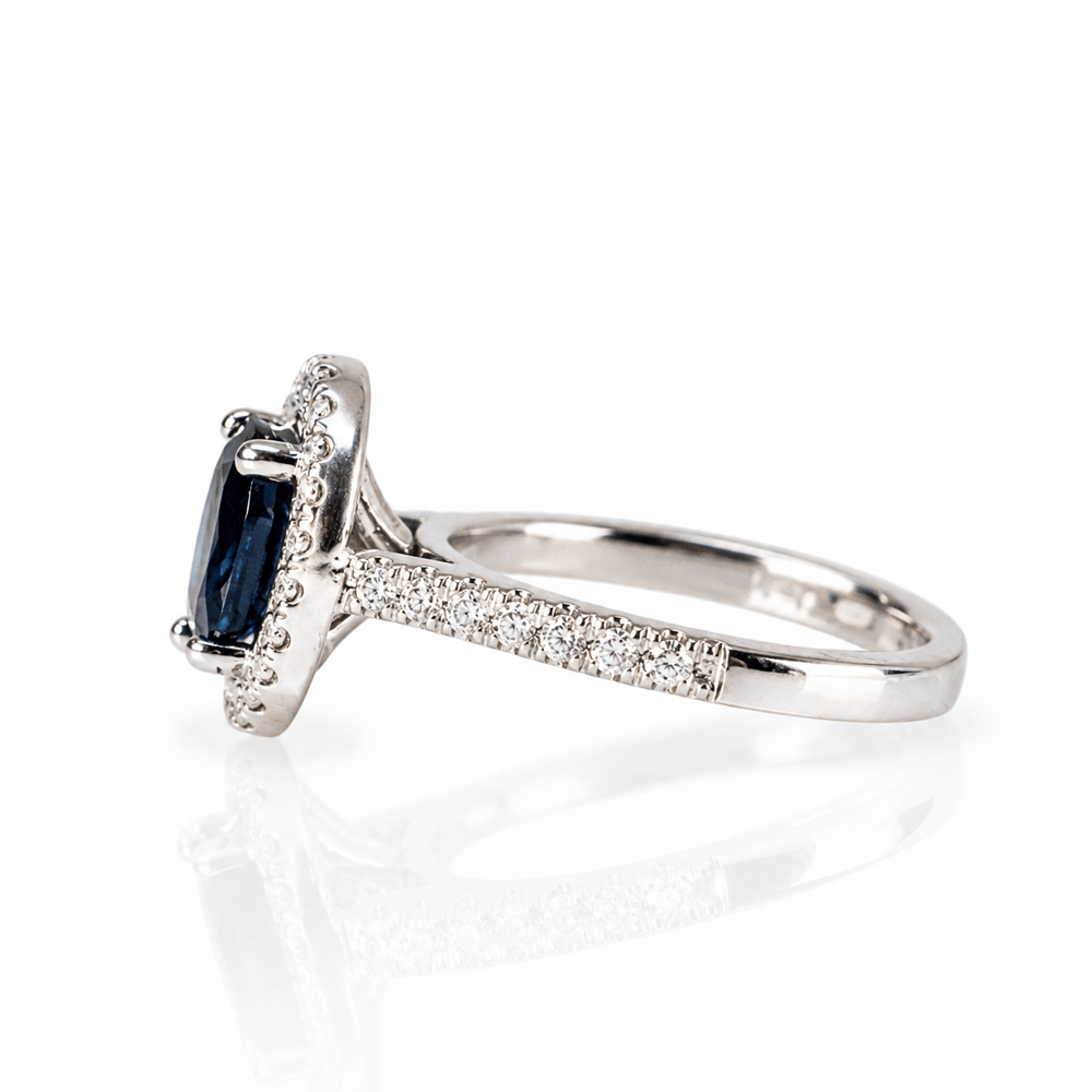 14K White Gold Oval Sapphire Diamond Halo Ring
Gold & Silver Pawn Shop