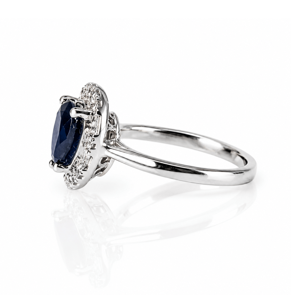 14K White Gold Pear-Cut Sapphire Halo Ring
Gold & Silver Pawn Shop