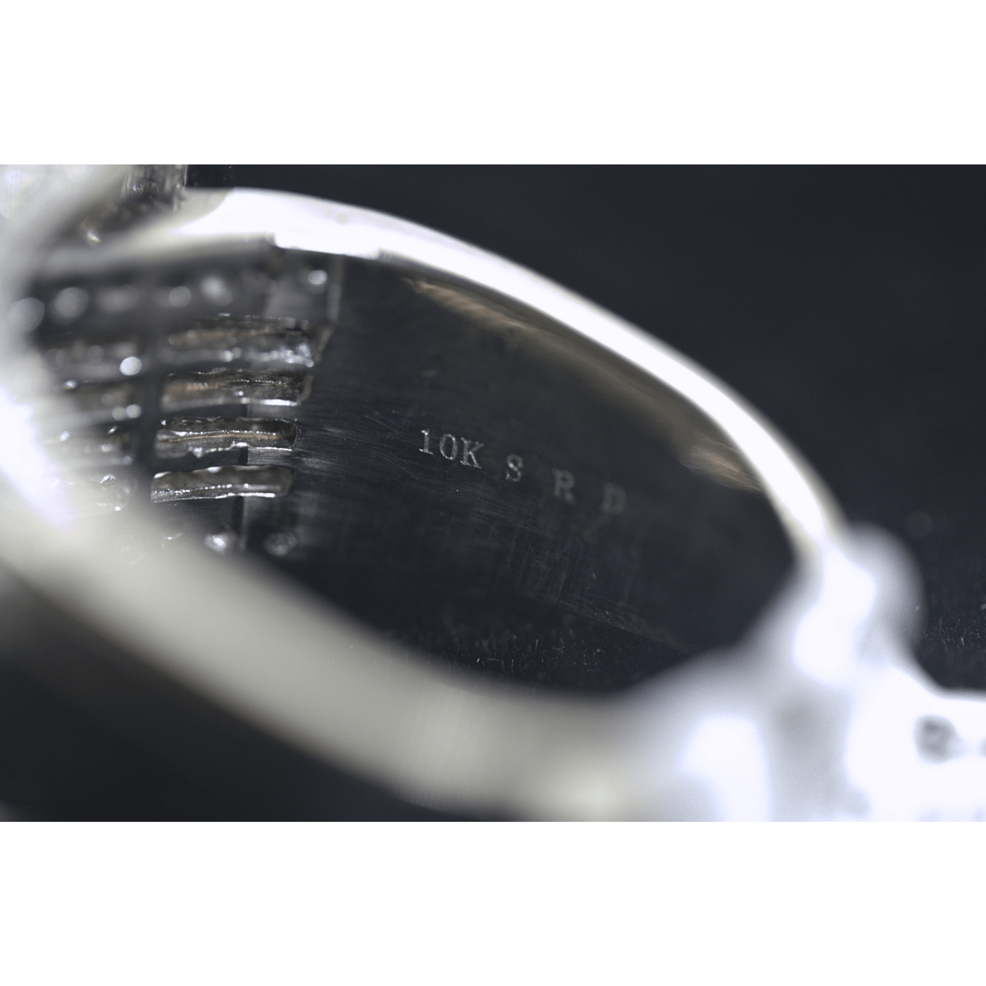 10K White Gold Gents Ring Engraving View Zoomed