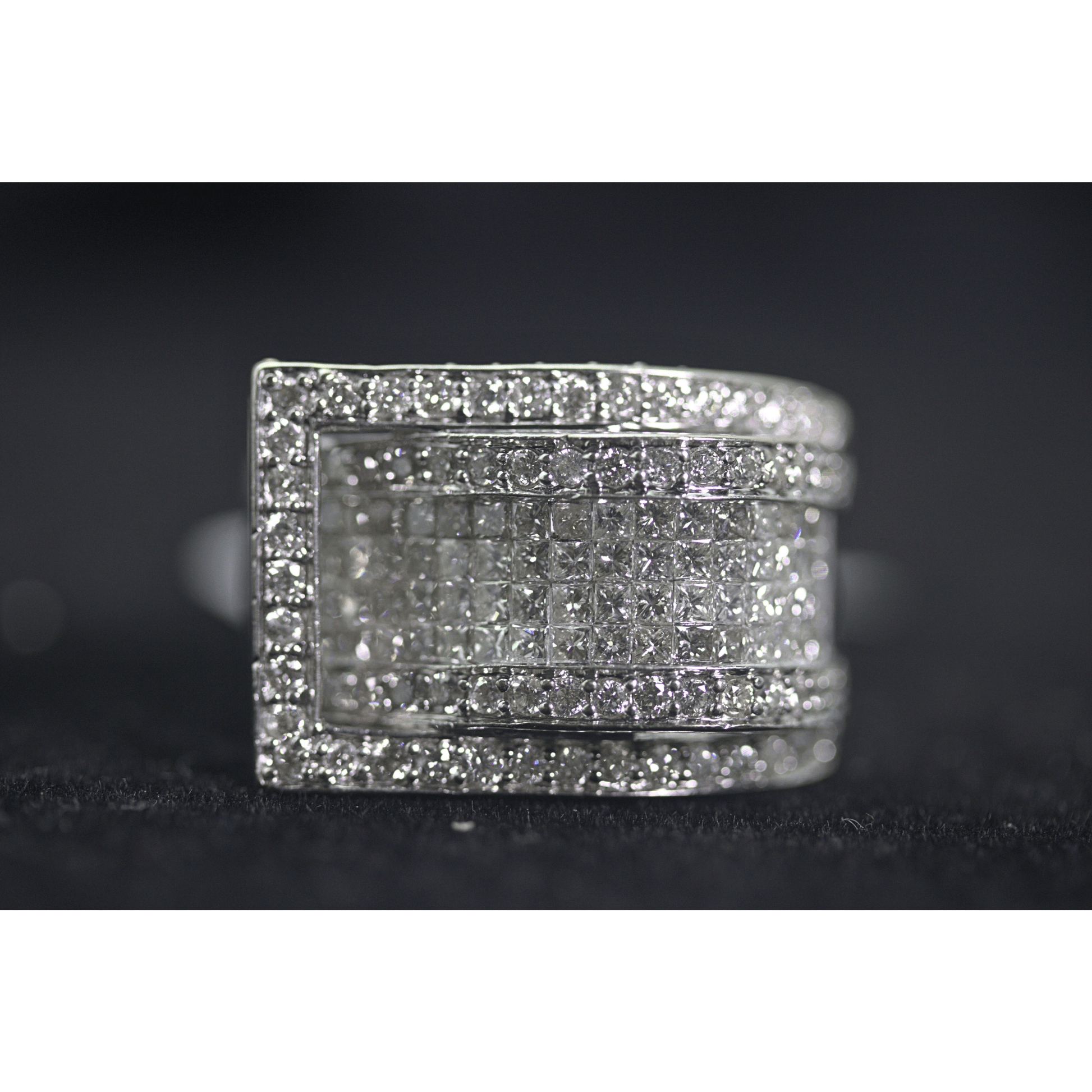 10K White Gold Gents Ring Display View