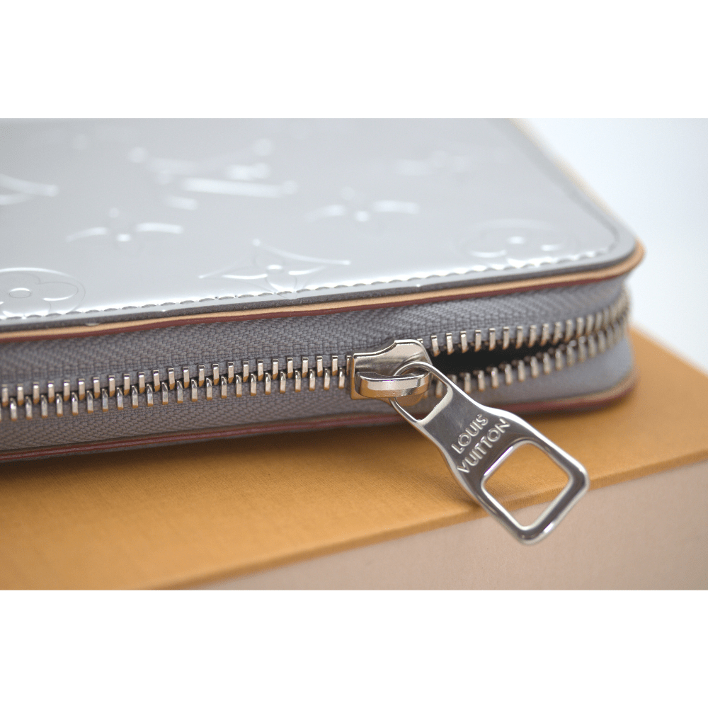 Louis Vuitton Monogram Silver Mirror Zip Purse Zipper View