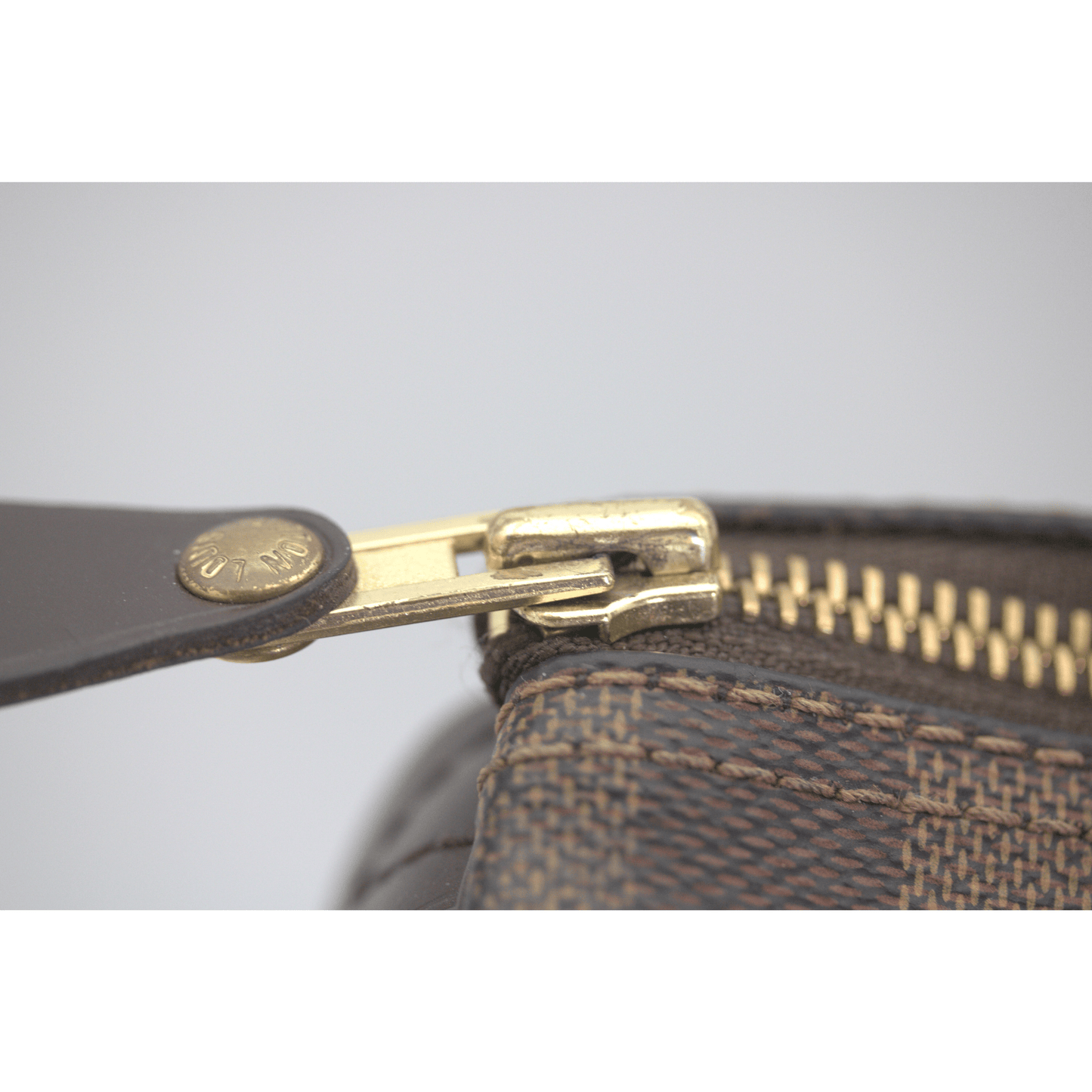 Louis Vuitton Damier Ebene Canvas Speedy Handbag Zipper Close Up