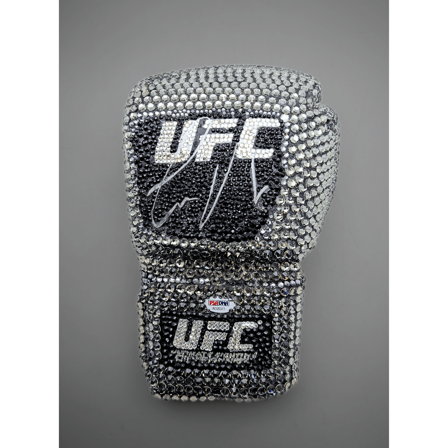 UFC Conner Mcgreggor PSA/DNA Autographed Glove Display 